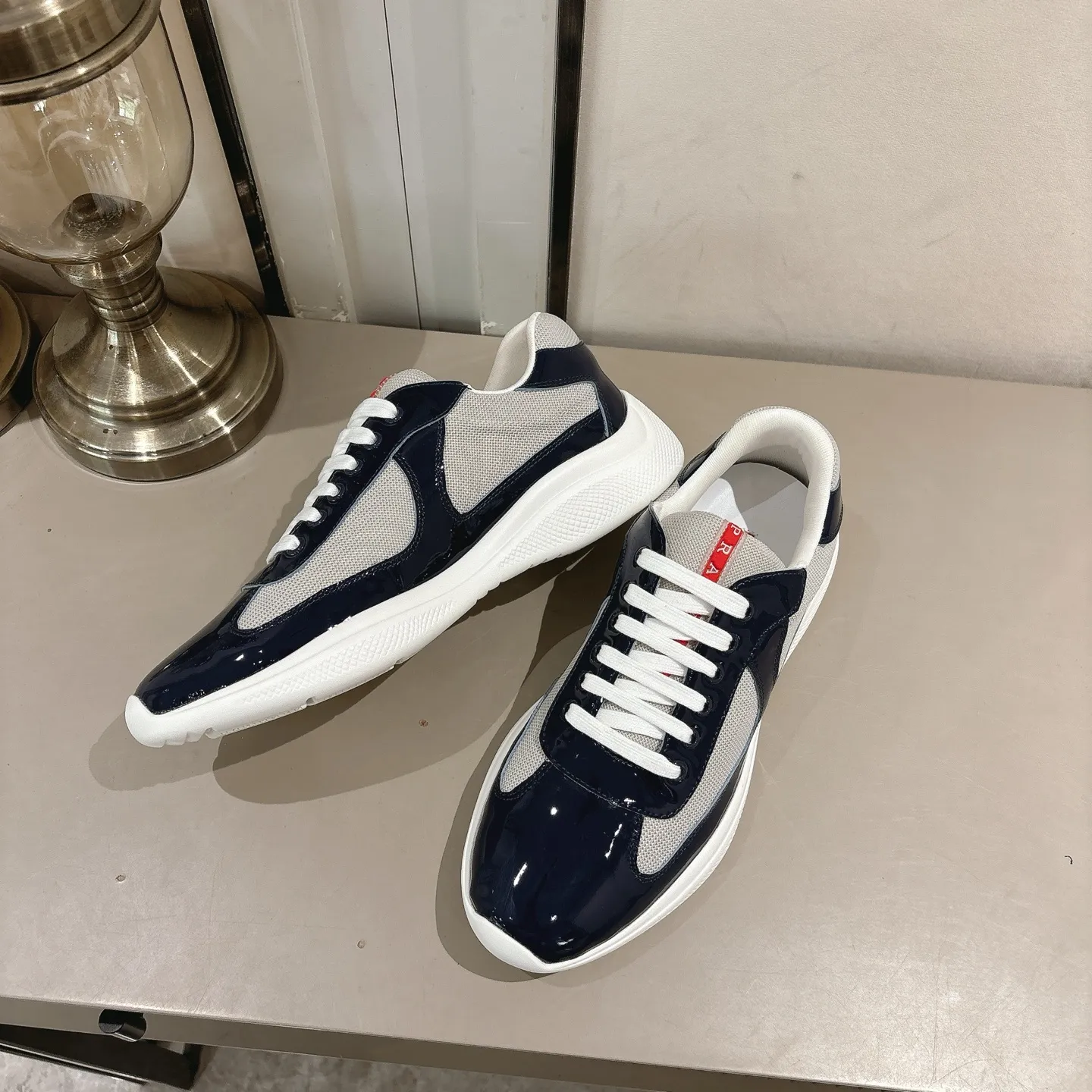 Factory direct sales p520🐘🐘Women's shoes, women's clothing (top version) Prada casual sports shoes, fashionable thick-soled casual loafers, unique taste, loved by everyone and easy to control, popular every year. There is also a versatile classic shoe last, enough to conquer you, wear it, increase the height and leisure, simple and handsome on the feet. The fabric is imported patent leather, the inner foot pad is breathable mesh, soft and delicate, the foot feels comfortable, ip Foam mold anti-slip lightweight outsole